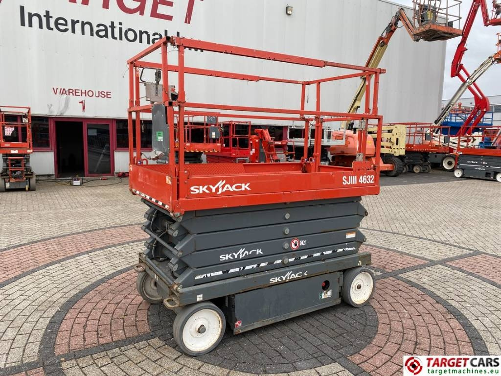 SkyJack SJIII-4632 Electric Scissor Work Lift 1170cm  - Saxlift: bild 1 SkyJack SJIII-4632 Electric Scissor Work Lift 1170cm  - Saxlift: bild 1