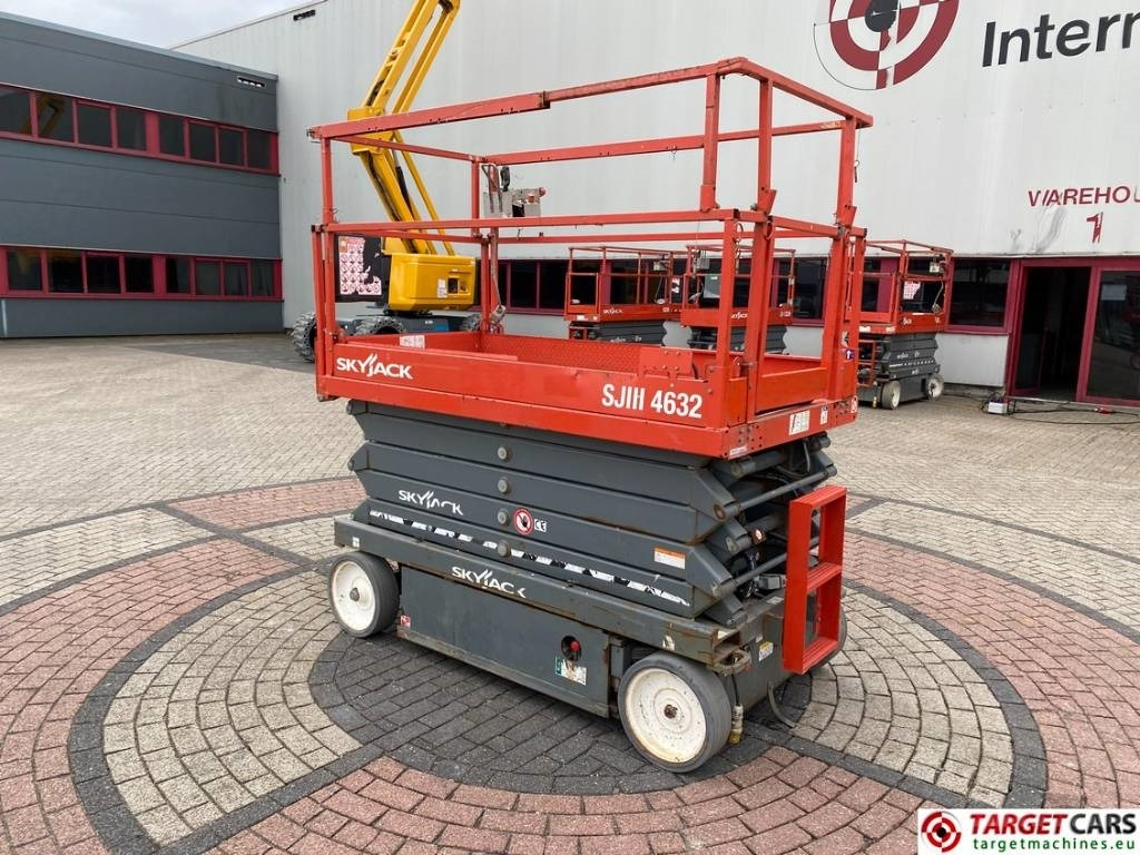 SkyJack SJIII-4632 Electric Scissor Work Lift 1170cm  - Saxlift: bild 4 SkyJack SJIII-4632 Electric Scissor Work Lift 1170cm  - Saxlift: bild 4
