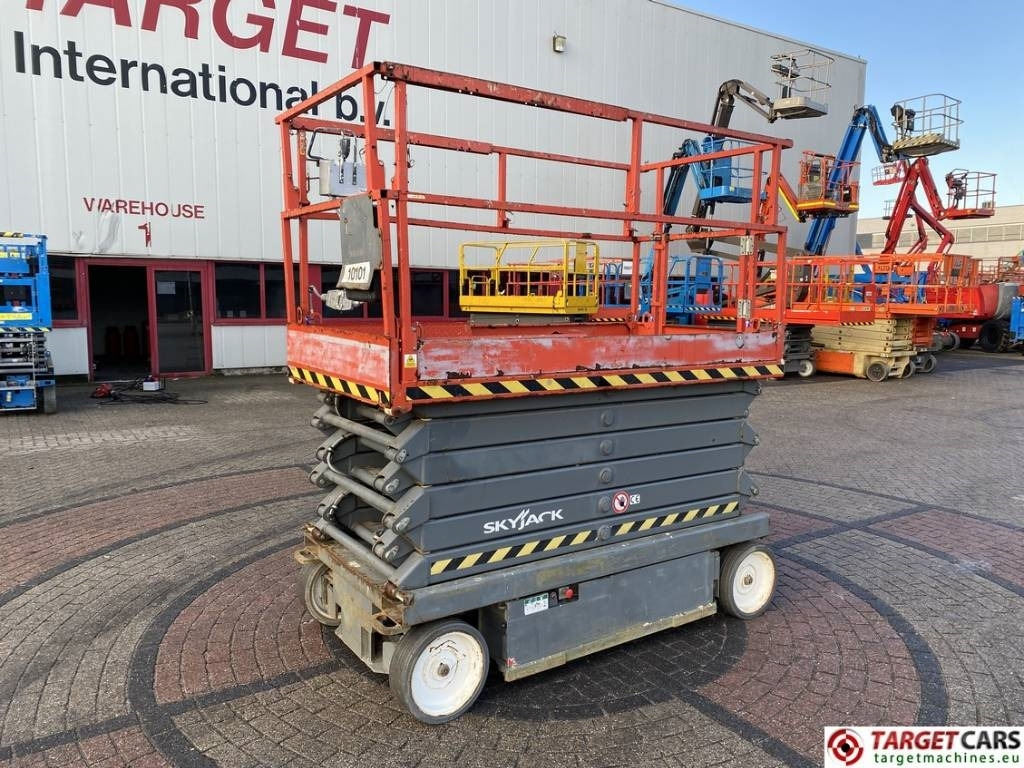 SkyJack SJIII-4740 Electric Scissor 4740 Work Lift 1380cm - Saxlift: bild 1 SkyJack SJIII-4740 Electric Scissor 4740 Work Lift 1380cm - Saxlift: bild 1