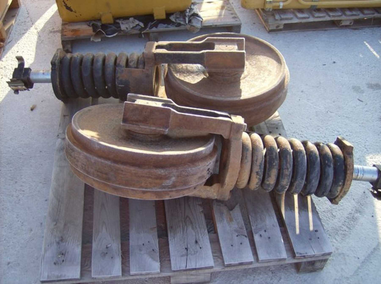 Caterpillar 317 NVA N. 2 RUOTE GUIDA E TENSORI - Undervagnsdelar för Byggmaskiner: bild 1 Caterpillar 317 NVA N. 2 RUOTE GUIDA E TENSORI - Undervagnsdelar för Byggmaskiner: bild 1