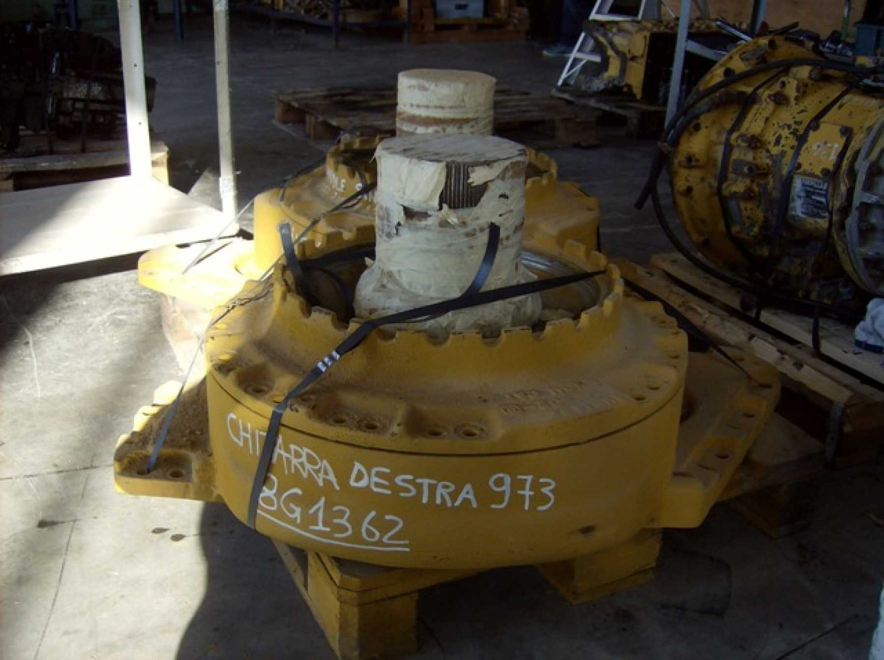 Caterpillar 973 LGP SPINDLE - Undervagnsdelar för Byggmaskiner: bild 1 Caterpillar 973 LGP SPINDLE - Undervagnsdelar för Byggmaskiner: bild 1