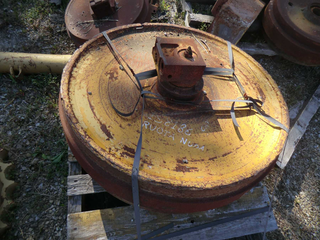 Caterpillar D7E RUOTA NUDA - Undervagnsdelar för Byggmaskiner: bild 1 Caterpillar D7E RUOTA NUDA - Undervagnsdelar för Byggmaskiner: bild 1