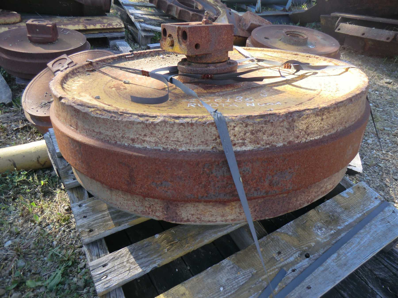 Caterpillar D7E RUOTA NUDA - Undervagnsdelar för Byggmaskiner: bild 2 Caterpillar D7E RUOTA NUDA - Undervagnsdelar för Byggmaskiner: bild 2