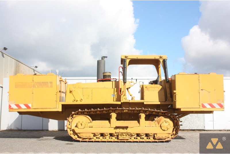 Caterpillar D6E Fuel tanker - Tankbil: bild 1 Caterpillar D6E Fuel tanker - Tankbil: bild 1