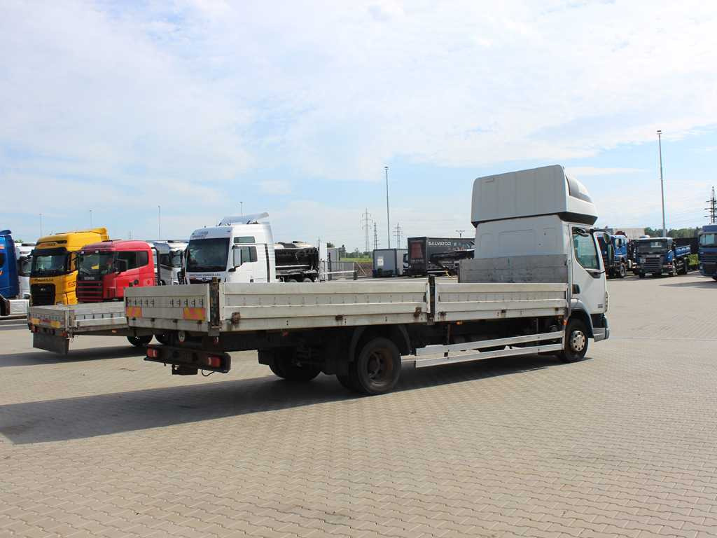 DAF LF 45.180, SLEEPING BODY, EURO 3, TIRES 80% - Flakbil: bild 4 DAF LF 45.180, SLEEPING BODY, EURO 3, TIRES 80% - Flakbil: bild 4