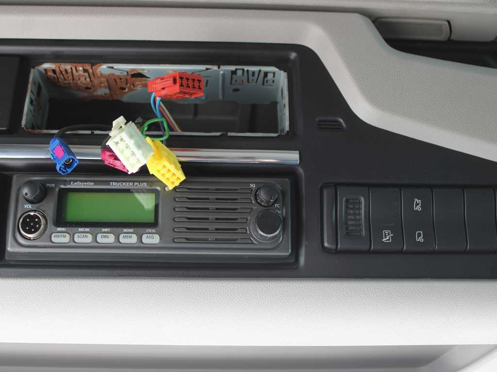 Dragbil Scania R 450, LOWDECK, EURO 6, RETARDER, NAVIGATION: bild 19 Dragbil Scania R 450, LOWDECK, EURO 6, RETARDER, NAVIGATION: bild 19