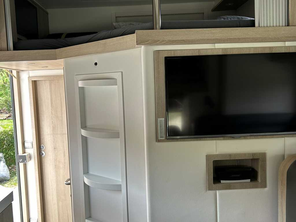 Hästbuss Volvo STX FL, FOR 6 PEOPLE, FOR TRANSPORTING FIVE HORSES, CAMERA, 2X HYDRAULIC FRONT: bild 11 Hästbuss Volvo STX FL, FOR 6 PEOPLE, FOR TRANSPORTING FIVE HORSES, CAMERA, 2X HYDRAULIC FRONT: bild 11