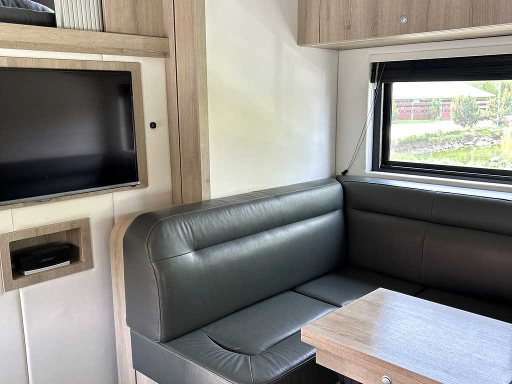 Hästbuss Volvo STX FL, FOR 6 PEOPLE, FOR TRANSPORTING FIVE HORSES, CAMERA, 2X HYDRAULIC FRONT: bild 14 Hästbuss Volvo STX FL, FOR 6 PEOPLE, FOR TRANSPORTING FIVE HORSES, CAMERA, 2X HYDRAULIC FRONT: bild 14