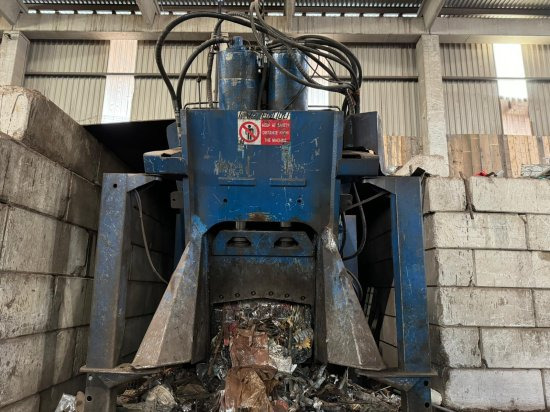 Schrottschere Bonfiglioli Squalo 1500 - Industrimaskin: bild 1 Schrottschere Bonfiglioli Squalo 1500 - Industrimaskin: bild 1