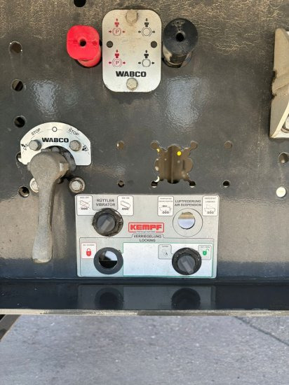 Kempf SKM 39 Alu-Kastenmulde 55m³ Rollplane - Tippbil semitrailer: bild 5 Kempf SKM 39 Alu-Kastenmulde 55m³ Rollplane - Tippbil semitrailer: bild 5