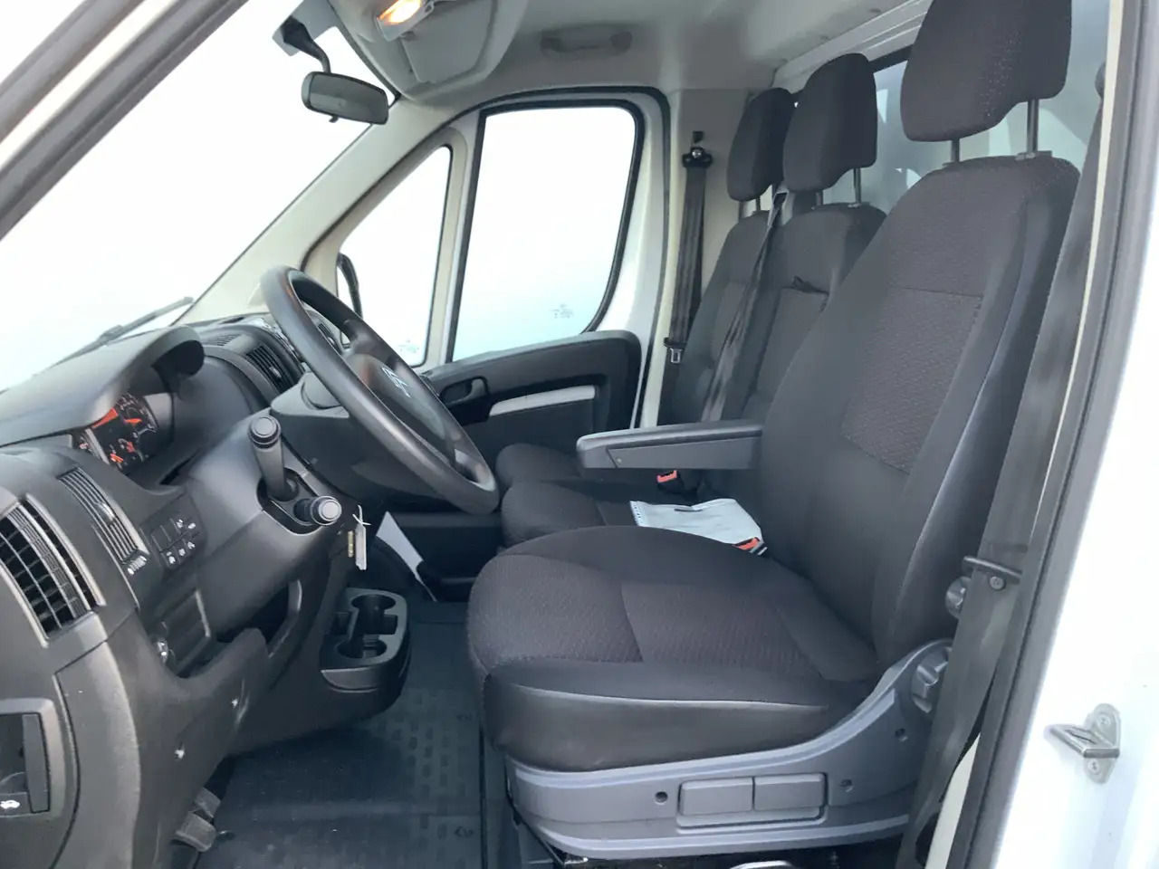 Citroen Jumper 2.2 BlueHDi 165 L3 3.5t Meubel bak & Deuren Airco - Volymskåp: bild 4 Citroen Jumper 2.2 BlueHDi 165 L3 3.5t Meubel bak & Deuren Airco - Volymskåp: bild 4