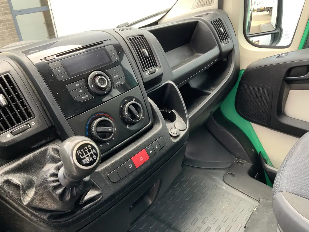 Transportbil med flak, Dubbelhytt transportbil Citroen Jumper 35 2.2 HDI L3 Dub Cab Pick Up 6 Zits Trekhaak 3000: bild 10 Transportbil med flak, Dubbelhytt transportbil Citroen Jumper 35 2.2 HDI L3 Dub Cab Pick Up 6 Zits Trekhaak 3000: bild 10