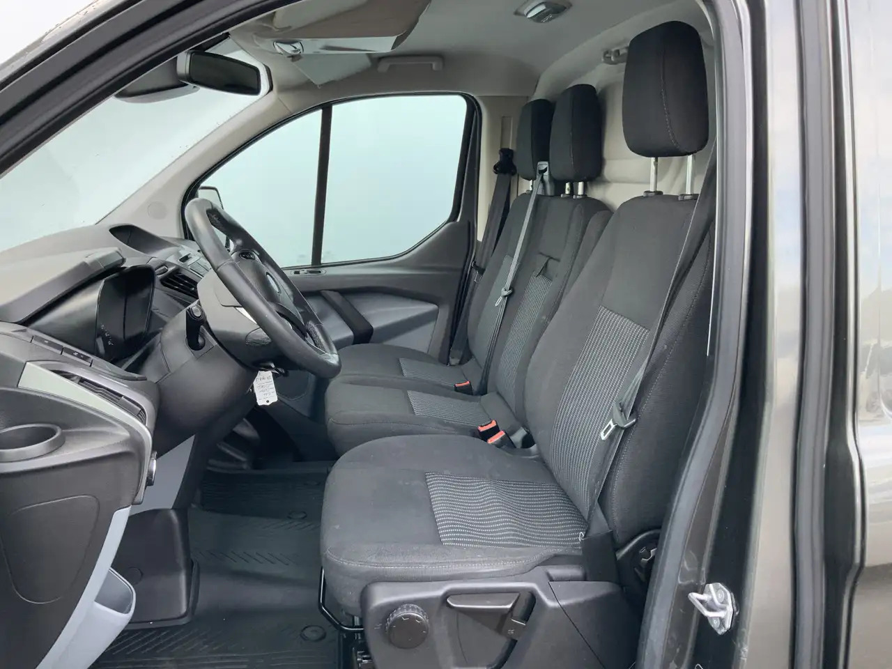 Ford Transit Custom 270 2.2 TDCI L1H1 Trend Airco Camera Cruise Dakdra - Skåpbil: bild 4 Ford Transit Custom 270 2.2 TDCI L1H1 Trend Airco Camera Cruise Dakdra - Skåpbil: bild 4