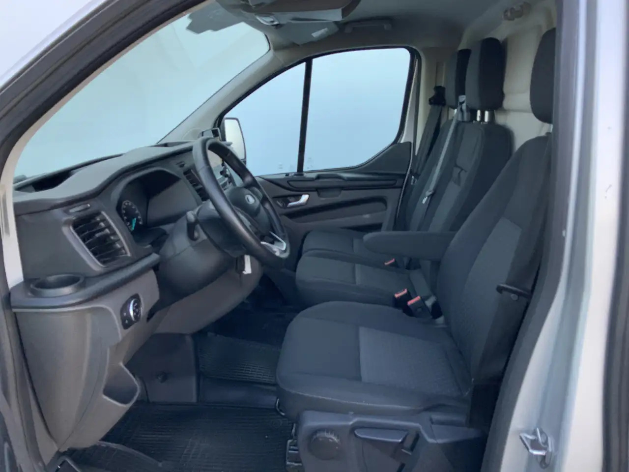 Ford Transit Custom 300 2.0 TDCI L1H1 Limited Airco Cruise Camera 3 Zi - Skåpbil: bild 4 Ford Transit Custom 300 2.0 TDCI L1H1 Limited Airco Cruise Camera 3 Zi - Skåpbil: bild 4