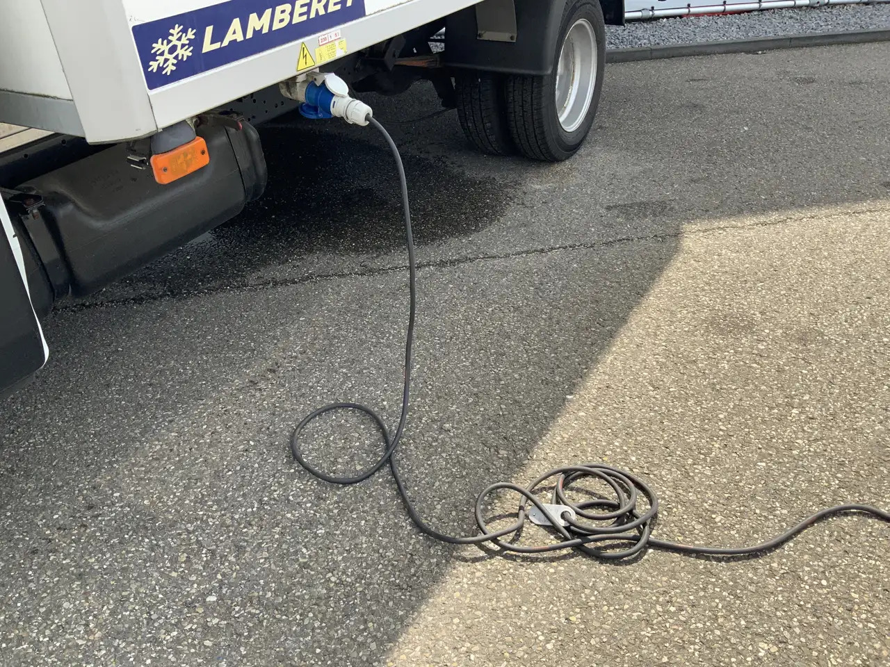 Iveco Daily 35C13 2.3 375 Automaat Koelmeubelbak Deuren Dag&Na - Kylbil: bild 2 Iveco Daily 35C13 2.3 375 Automaat Koelmeubelbak Deuren Dag&Na - Kylbil: bild 2