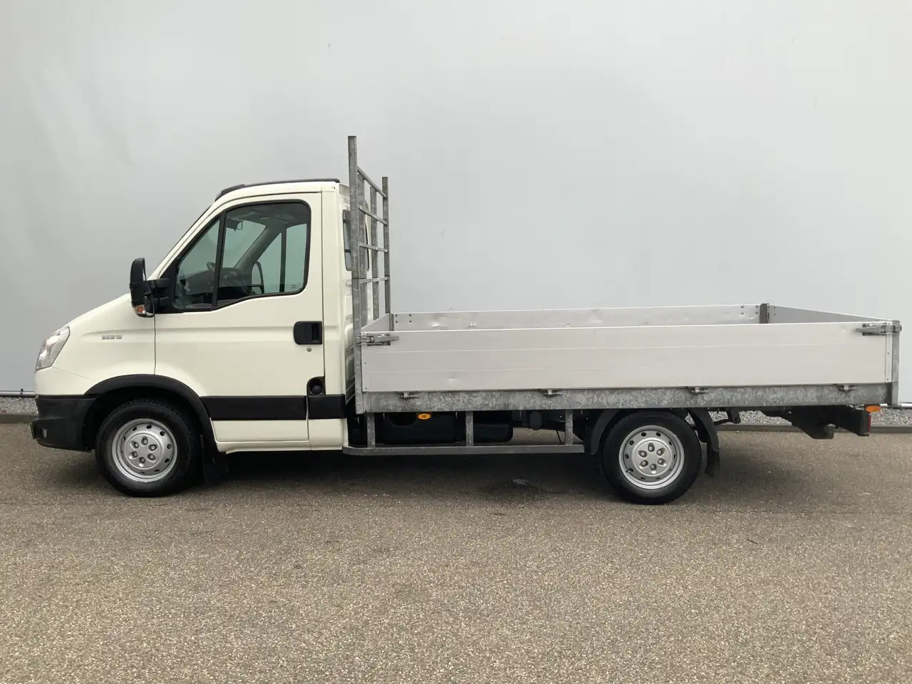 Iveco Daily 35S13 D 345 Pick Up Airco 3 Zits Trekhaak 3500 kg - Transportbil med flak: bild 3 Iveco Daily 35S13 D 345 Pick Up Airco 3 Zits Trekhaak 3500 kg - Transportbil med flak: bild 3