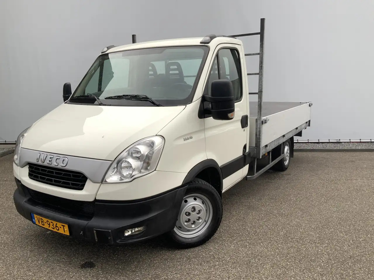 Iveco Daily 35S13 D 345 Pick Up Airco 3 Zits Trekhaak 3500 kg - Transportbil med flak: bild 1 Iveco Daily 35S13 D 345 Pick Up Airco 3 Zits Trekhaak 3500 kg - Transportbil med flak: bild 1