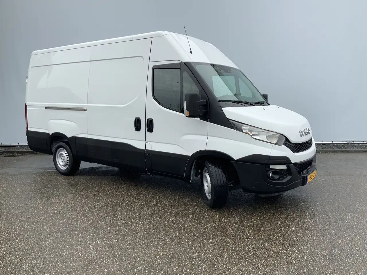 Iveco Daily 35S13V 2.3 352 H2 L3 Airco 3 Zits Opstap Euro 5 - Skåpbil: bild 2 Iveco Daily 35S13V 2.3 352 H2 L3 Airco 3 Zits Opstap Euro 5 - Skåpbil: bild 2