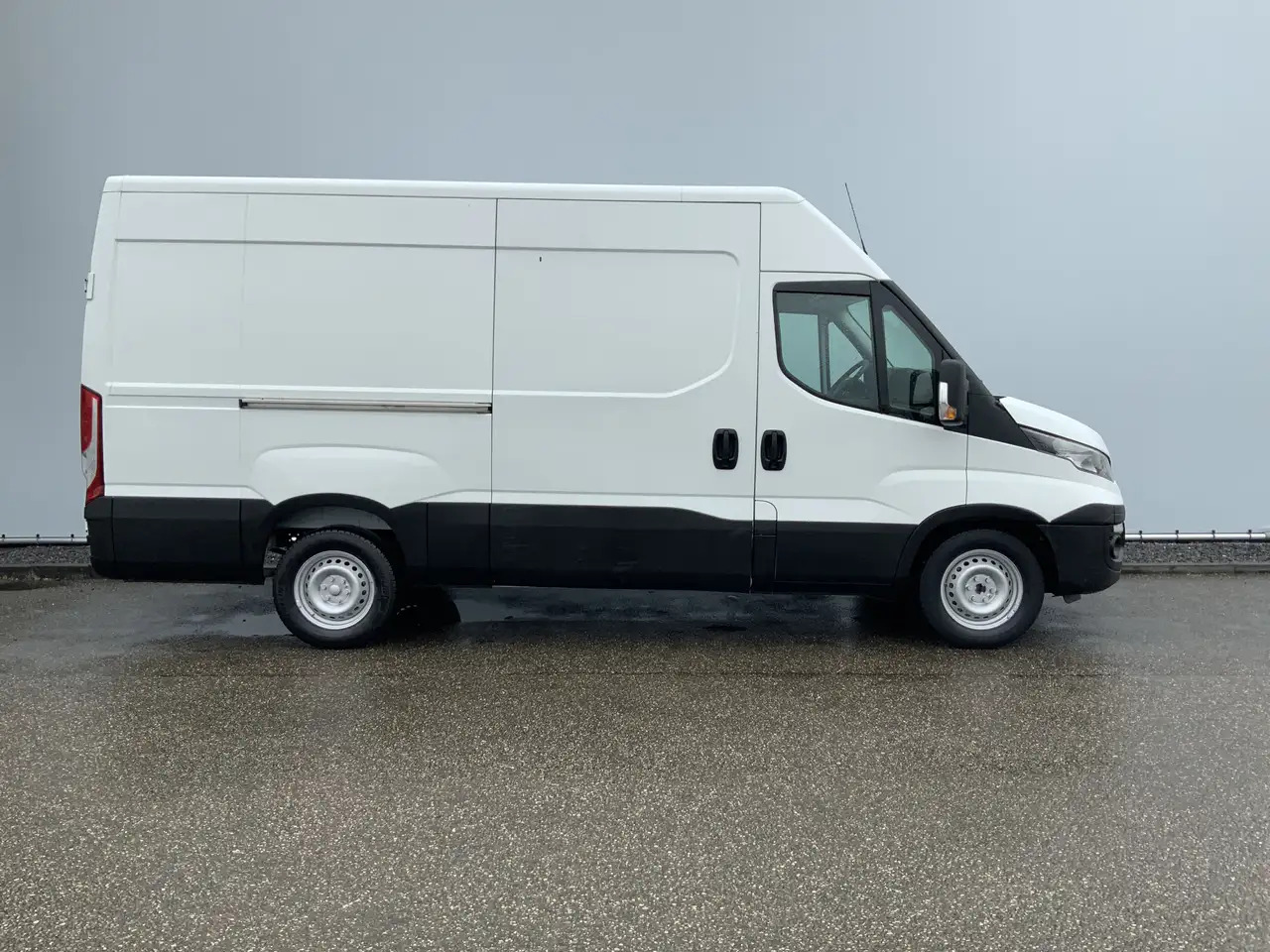 Iveco Daily 35S13V 2.3 352 H2 L3 Airco 3 Zits Opstap Euro 5 - Skåpbil: bild 3 Iveco Daily 35S13V 2.3 352 H2 L3 Airco 3 Zits Opstap Euro 5 - Skåpbil: bild 3