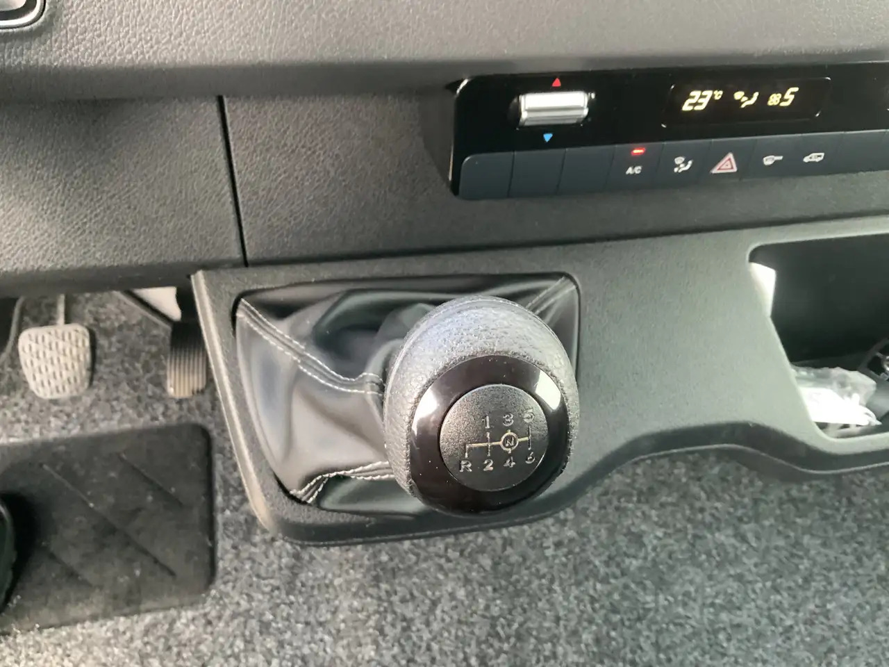 Skåpbil Mercedes-Benz Sprinter 317 1.9 CDI L2H2 RWD Cruise Airco 3 Zits Camera 36: bild 6