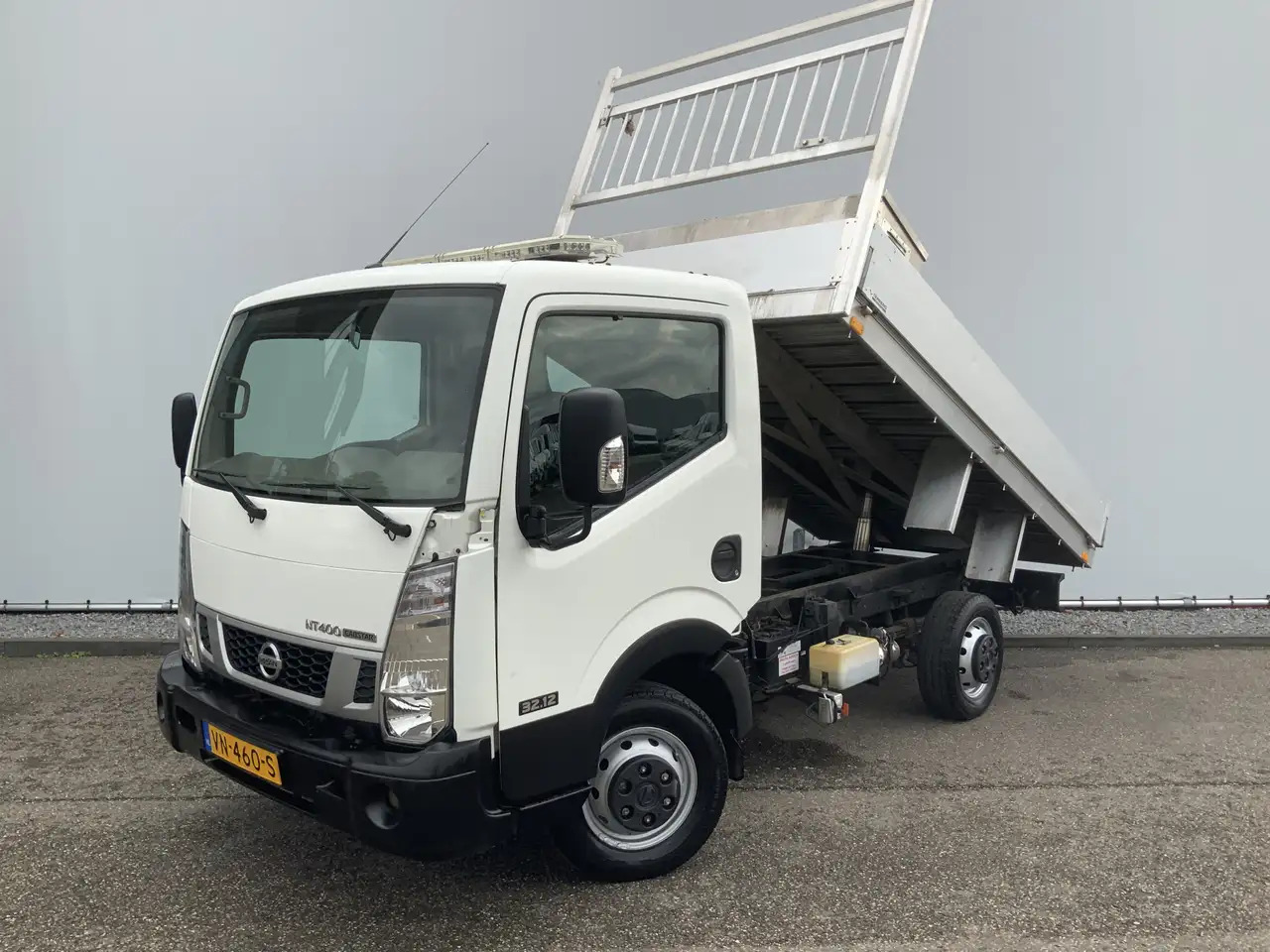 Nissan NT400 32.12 2.5 dCi 250 Kipper Trekhaak 2000 kg 3 - Transportbil med tippflak: bild 1 Nissan NT400 32.12 2.5 dCi 250 Kipper Trekhaak 2000 kg 3 - Transportbil med tippflak: bild 1