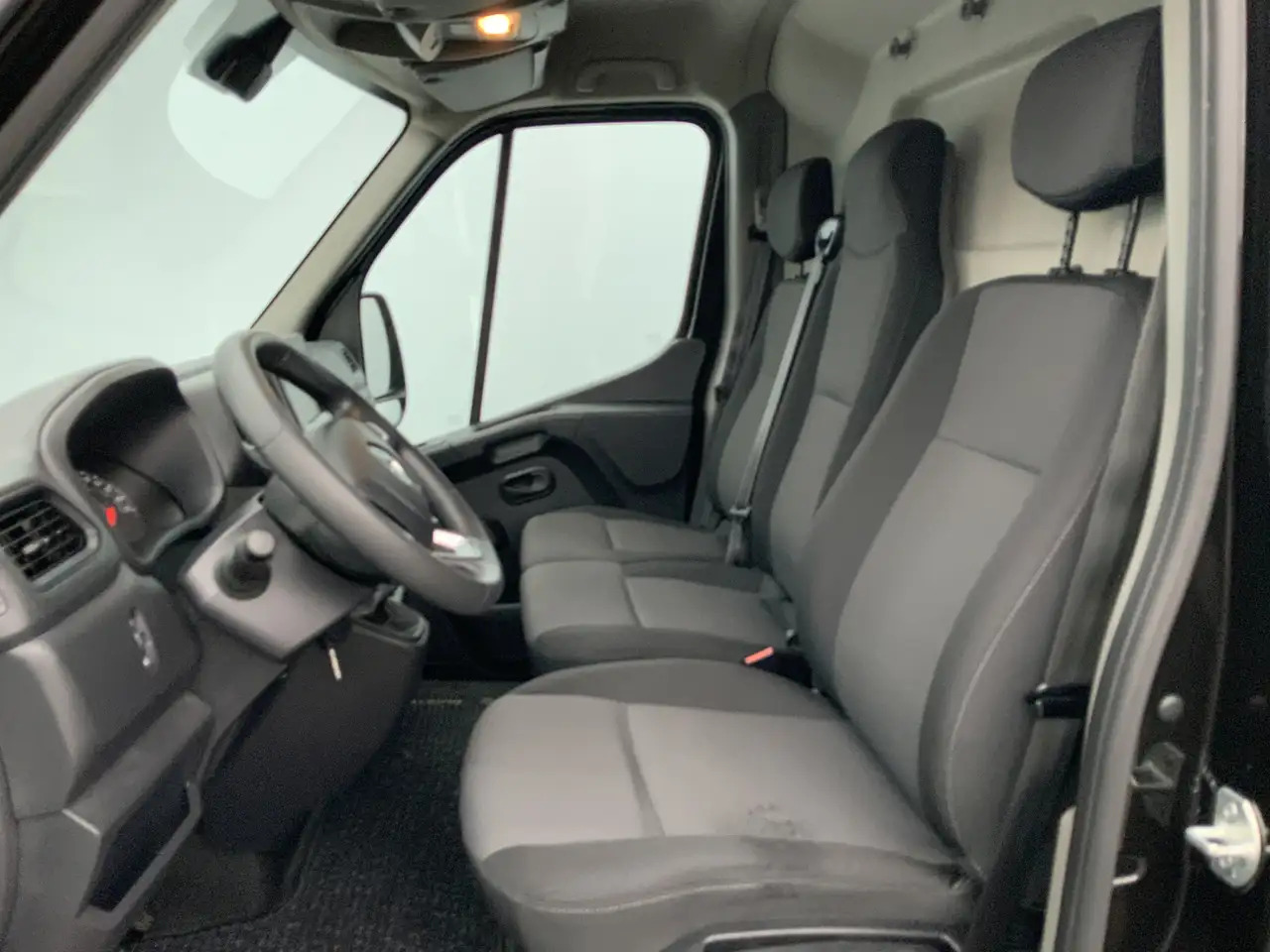 Renault Master T35 2.3 dCi 150 L2H2 Airco Cruise Camera 3 Zits Na - Skåpbil: bild 4 Renault Master T35 2.3 dCi 150 L2H2 Airco Cruise Camera 3 Zits Na - Skåpbil: bild 4