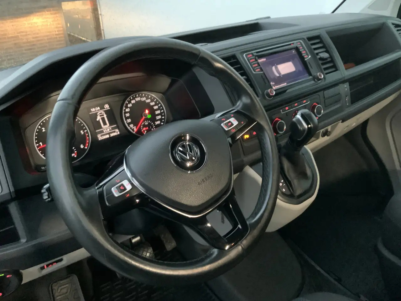 Volkswagen T6 Transporter 2.0 TDI L2H2 Highline Automaat Airco Cruise Navi A - Skåpbil: bild 5 Volkswagen T6 Transporter 2.0 TDI L2H2 Highline Automaat Airco Cruise Navi A - Skåpbil: bild 5