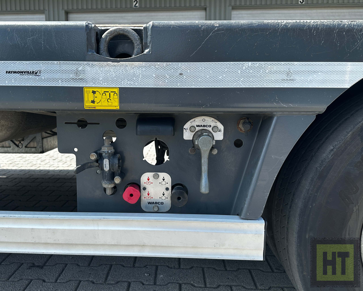 Faymonville 3-Achs-Semi mit hydr. Ladeboden und hydr. Rampen mit Holzbelag - Låg lastare semitrailer: bild 5 Faymonville 3-Achs-Semi mit hydr. Ladeboden und hydr. Rampen mit Holzbelag - Låg lastare semitrailer: bild 5