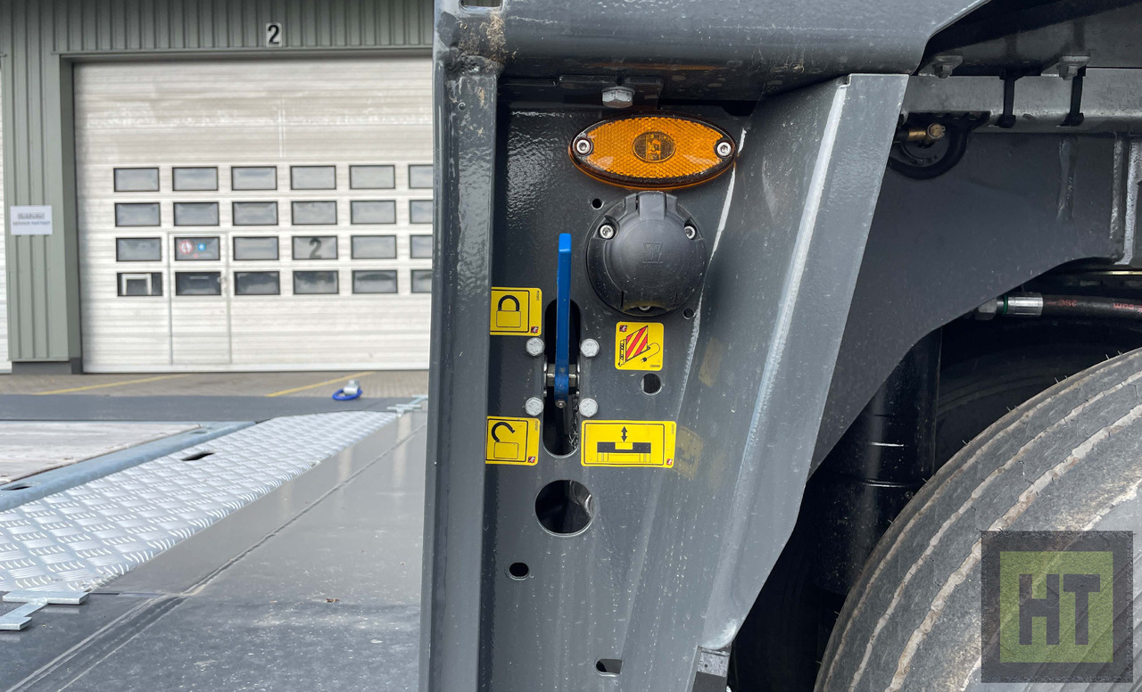 Faymonville 3-Achs-Tiefbett mit Pendelachsen und Bolzen-Laschenkupplung - Låg lastare semitrailer: bild 4 Faymonville 3-Achs-Tiefbett mit Pendelachsen und Bolzen-Laschenkupplung - Låg lastare semitrailer: bild 4