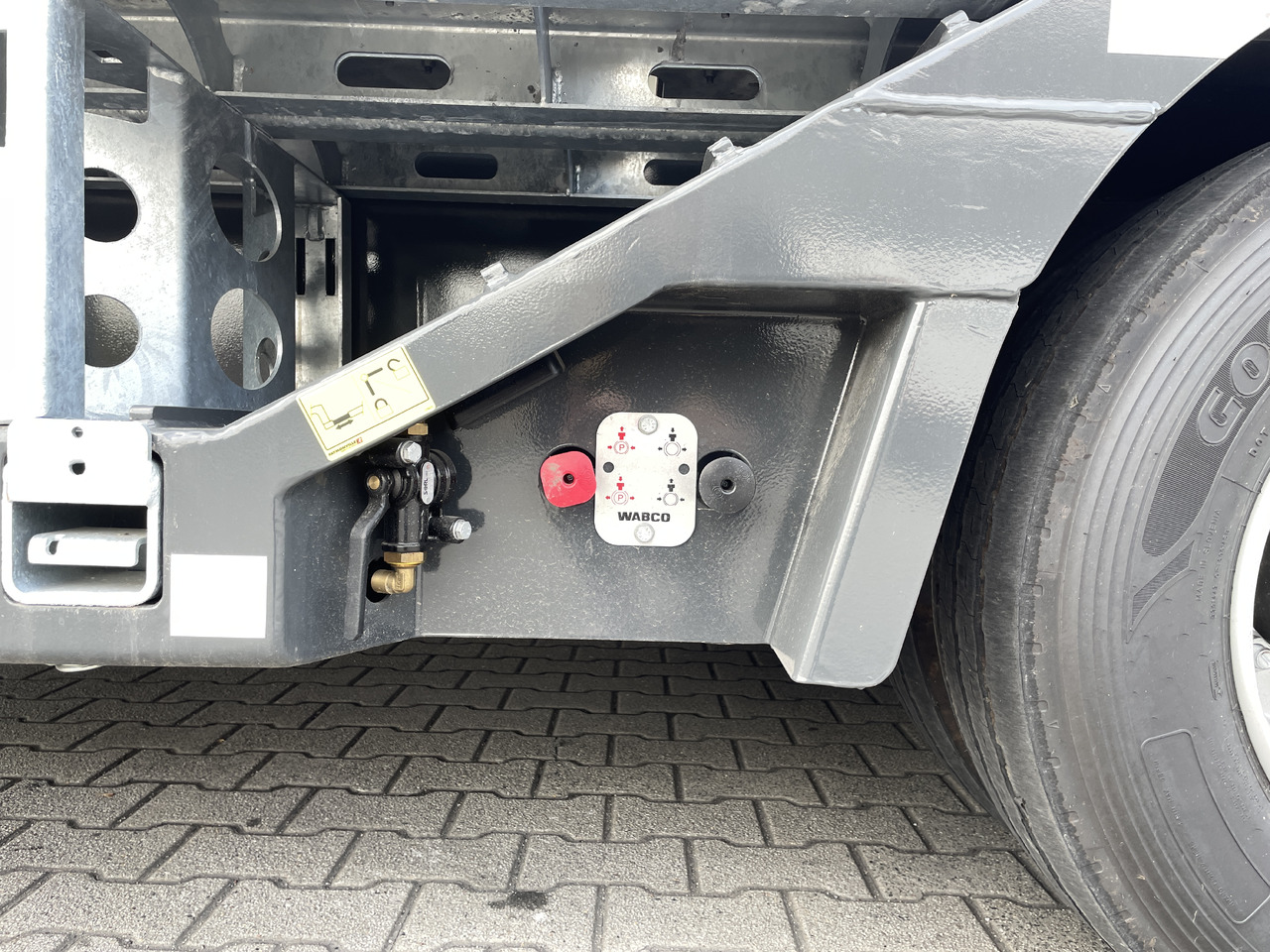 Faymonville 4-(2+2)-Achs-Tele-Semi m. Radmulden u. Rampen - Låg lastare semitrailer: bild 4 Faymonville 4-(2+2)-Achs-Tele-Semi m. Radmulden u. Rampen - Låg lastare semitrailer: bild 4