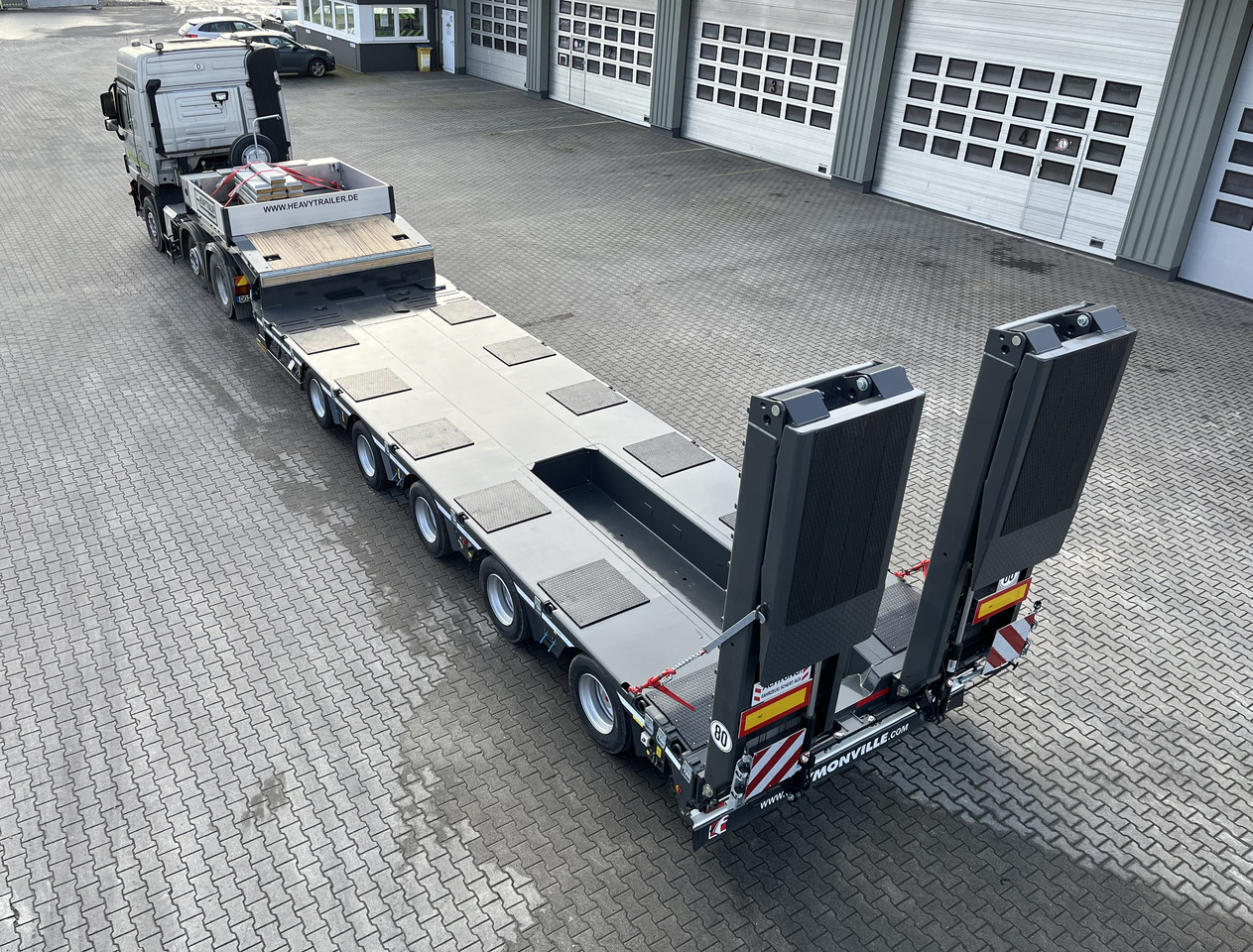 Faymonville 5-Achs-Tele-Semi mit Halbachsen "Twinaxle" und hydr. Rampen Auflieger - Låg lastare semitrailer: bild 2 Faymonville 5-Achs-Tele-Semi mit Halbachsen "Twinaxle" und hydr. Rampen Auflieger - Låg lastare semitrailer: bild 2