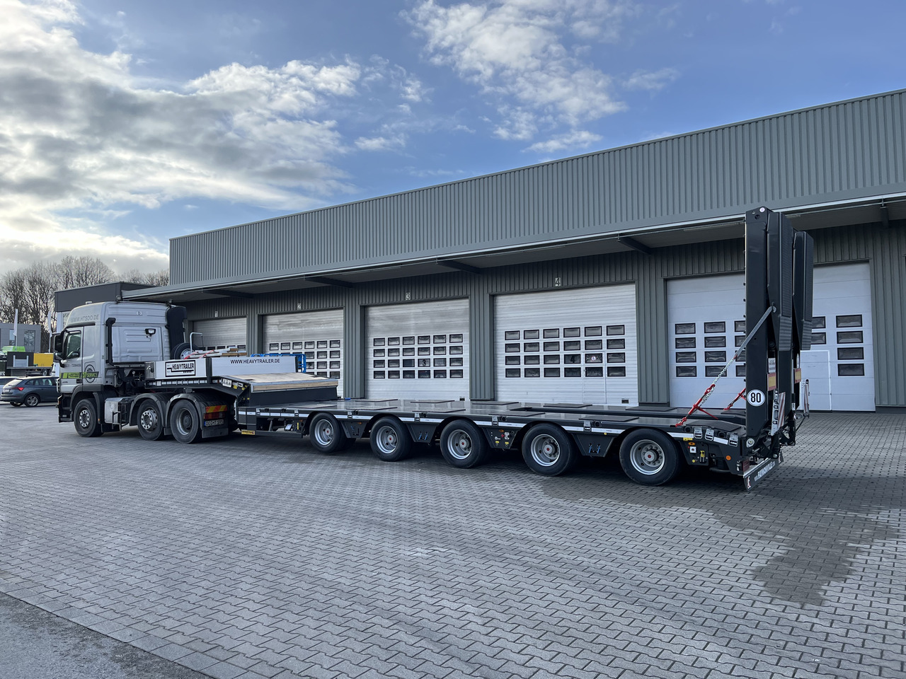 Faymonville 5-Achs-Tele-Semi mit Halbachsen "Twinaxle" und hydr. Rampen Auflieger - Låg lastare semitrailer: bild 1 Faymonville 5-Achs-Tele-Semi mit Halbachsen "Twinaxle" und hydr. Rampen Auflieger - Låg lastare semitrailer: bild 1