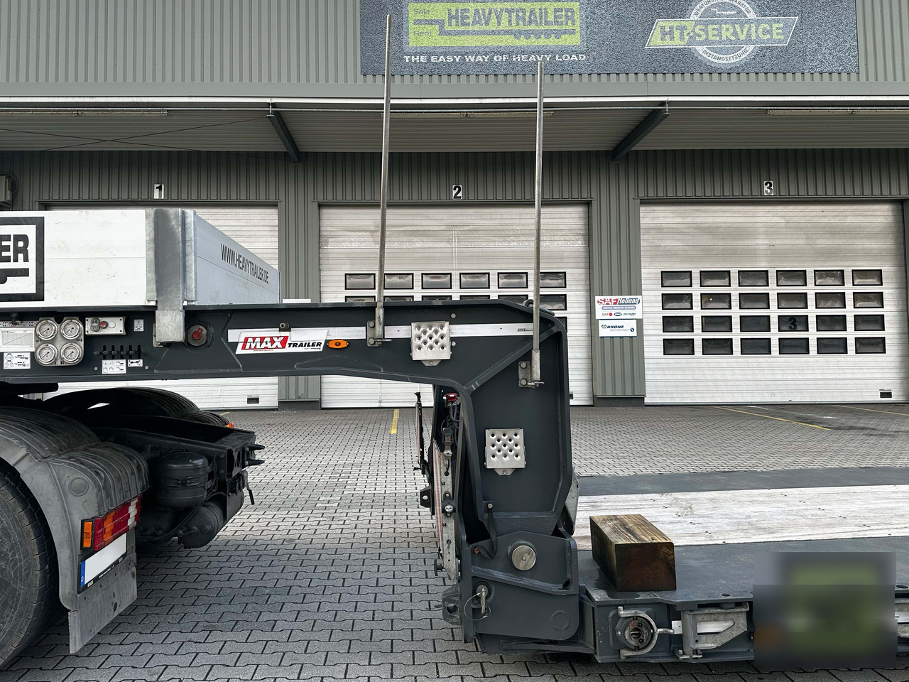 Faymonville MAX Trailer 3-Achs-Tiefbett mit Pendelachsen - Låg lastare semitrailer: bild 4 Faymonville MAX Trailer 3-Achs-Tiefbett mit Pendelachsen - Låg lastare semitrailer: bild 4