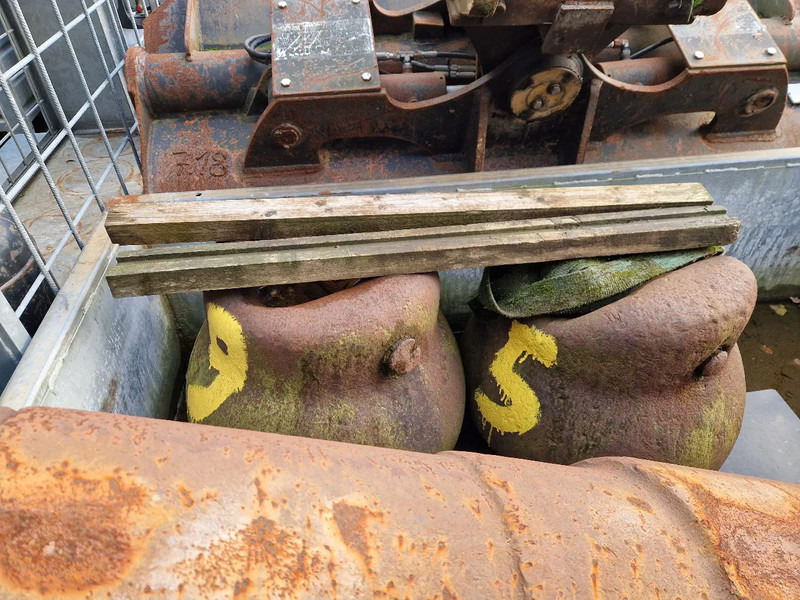 Diversen stalen sloopkogels / beulen - Hydraulisk sax för Byggmaskiner: bild 3 Diversen stalen sloopkogels / beulen - Hydraulisk sax för Byggmaskiner: bild 3