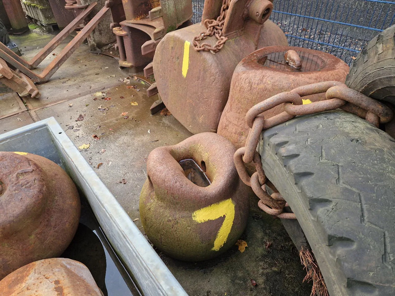 Diversen stalen sloopkogels / beulen - Hydraulisk sax för Byggmaskiner: bild 2 Diversen stalen sloopkogels / beulen - Hydraulisk sax för Byggmaskiner: bild 2