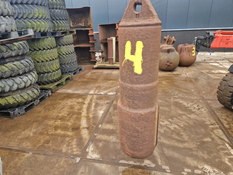 Diversen stalen sloopkogels / beulen - Hydraulisk sax för Byggmaskiner: bild 4 Diversen stalen sloopkogels / beulen - Hydraulisk sax för Byggmaskiner: bild 4