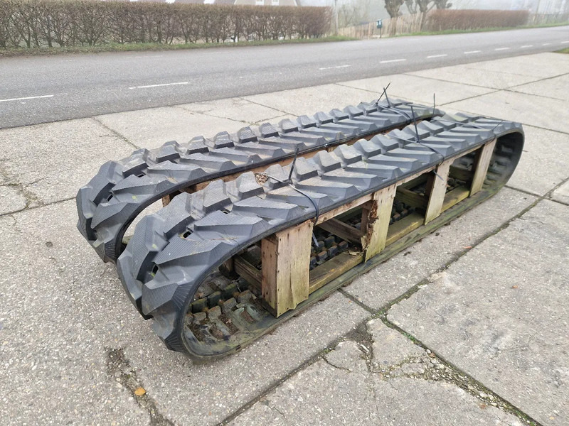 Komatsu nieuwe tracks t.b.v. PC75 tot PC88 - Larvband för Lastbil: bild 1 Komatsu nieuwe tracks t.b.v. PC75 tot PC88 - Larvband för Lastbil: bild 1