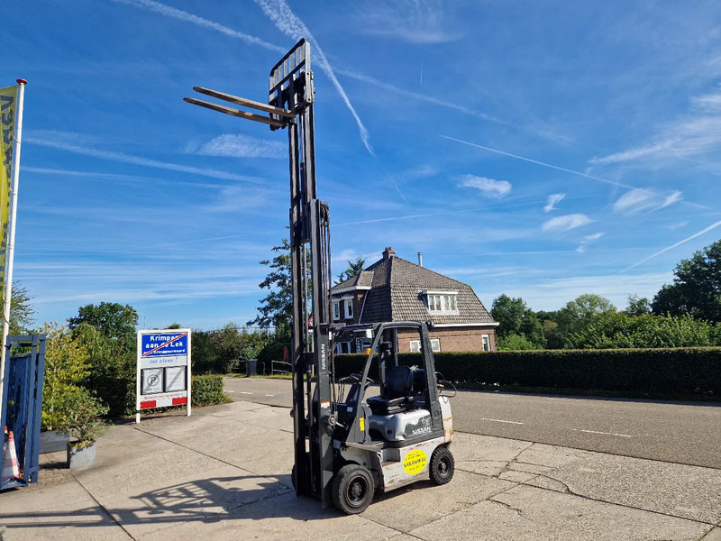 Nissan 1800 kg. LPG met keuring - Gasoltruck: bild 2 Nissan 1800 kg. LPG met keuring - Gasoltruck: bild 2