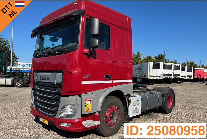 DAF XF106.440 Space Cab - Dragbil: bild 1 DAF XF106.440 Space Cab - Dragbil: bild 1