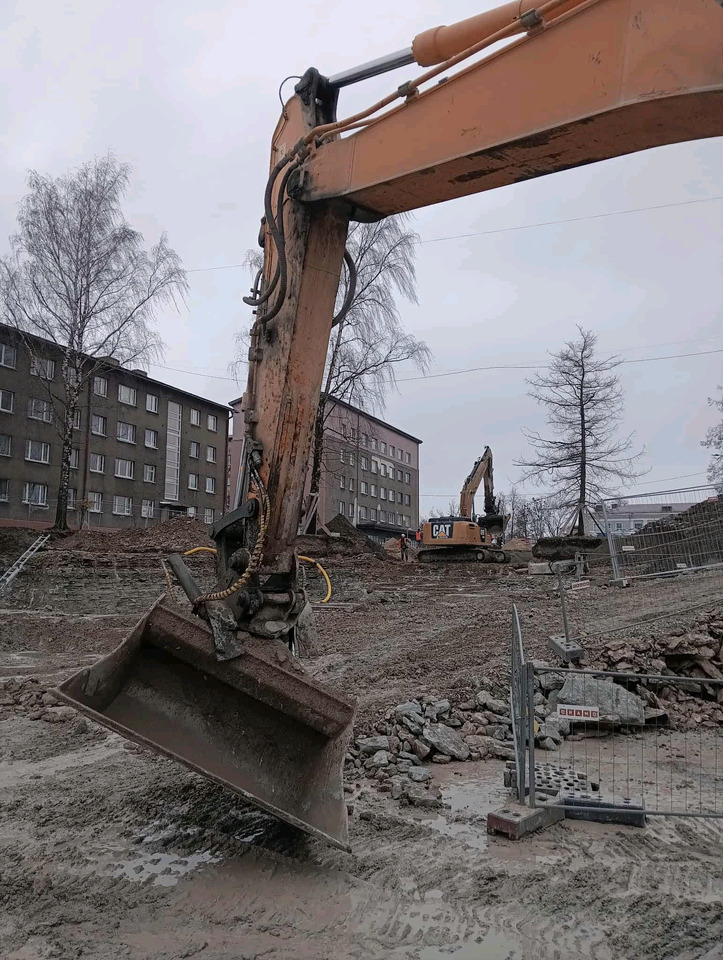 Hyundai R 300 - Bandgrävare: bild 3 Hyundai R 300 - Bandgrävare: bild 3