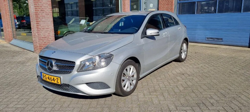 Mercedes-Benz A-Klasse 180 automaat.. 180 automaat - Hatchback/ Halvkombi: bild 3 Mercedes-Benz A-Klasse 180 automaat.. 180 automaat - Hatchback/ Halvkombi: bild 3