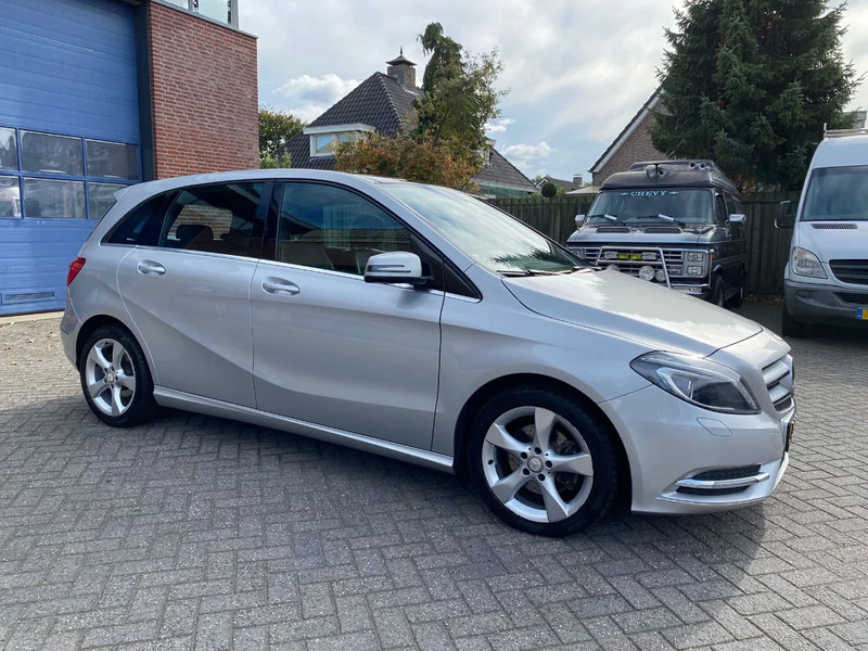 Mercedes-Benz B-Klasse 180 Ambition autom. panoramadak - SUV: bild 2 Mercedes-Benz B-Klasse 180 Ambition autom. panoramadak - SUV: bild 2