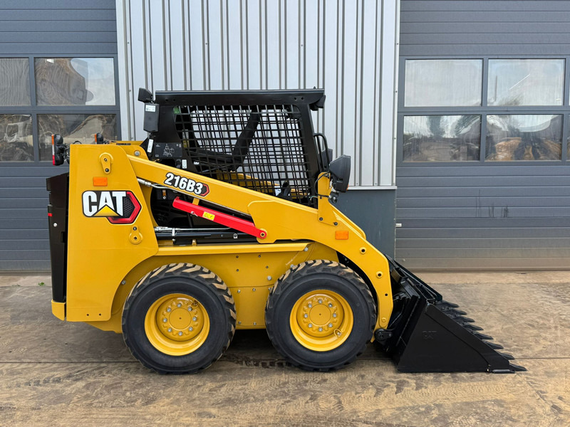 Caterpillar 216B3 - Lastare: bild 4 Caterpillar 216B3 - Lastare: bild 4