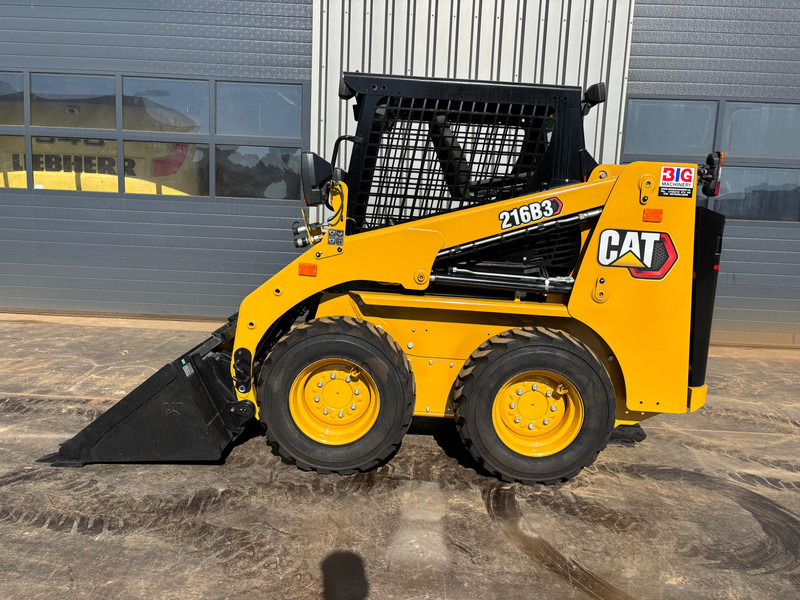 Caterpillar 216B3 - Lastare: bild 2 Caterpillar 216B3 - Lastare: bild 2