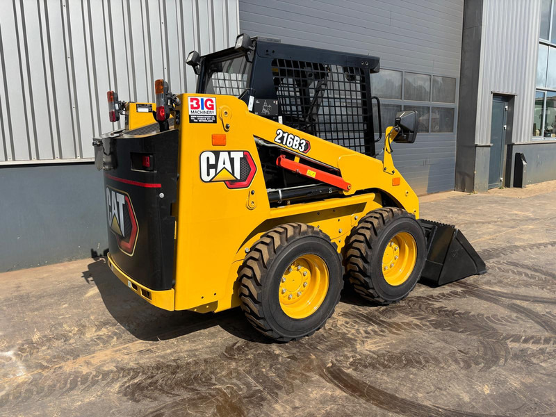 Caterpillar 216B3 - Lastare: bild 5 Caterpillar 216B3 - Lastare: bild 5
