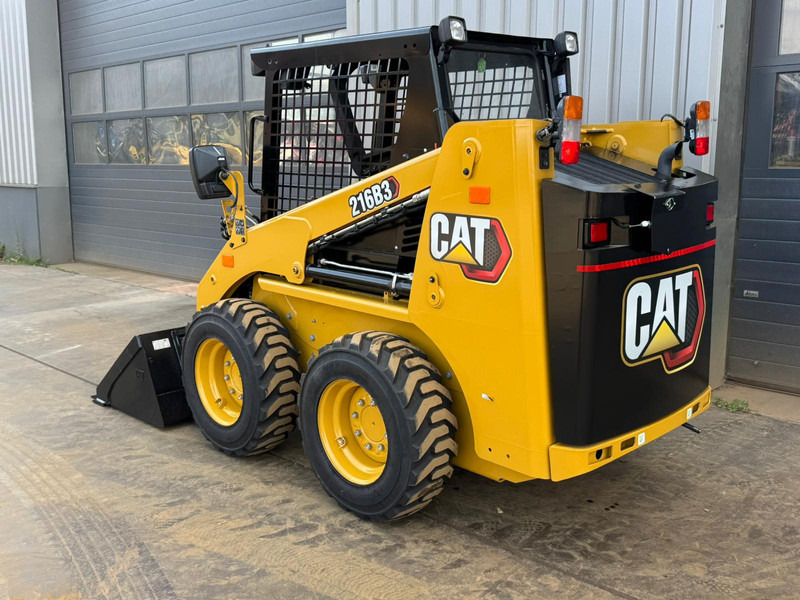 Caterpillar 216B3 - Lastare: bild 2 Caterpillar 216B3 - Lastare: bild 2