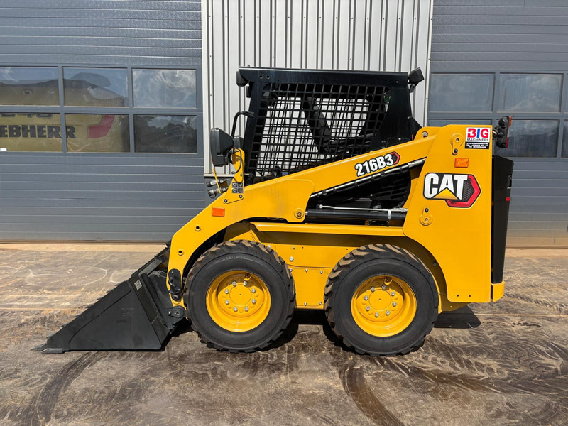 Caterpillar 216B3 - Lastare: bild 2 Caterpillar 216B3 - Lastare: bild 2