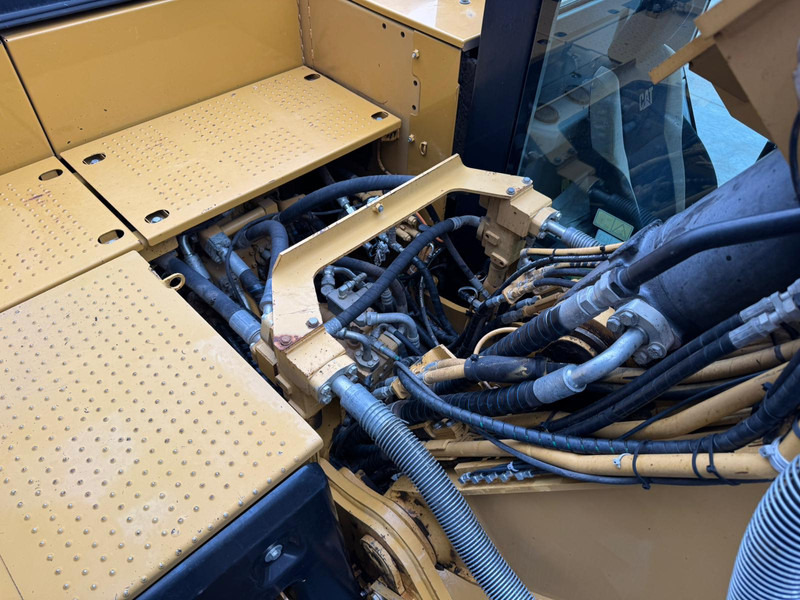 Bandgrävare Caterpillar 320EL: bild 18