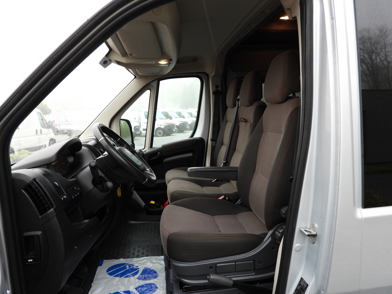 Skåpbil CITROEN JUMPER BOX DELIVERY VAN 7 SEATS CRUISE CONTROL LED LIGHTS AIR CONDITIONING 165HP: bild 23 Skåpbil CITROEN JUMPER BOX DELIVERY VAN 7 SEATS CRUISE CONTROL LED LIGHTS AIR CONDITIONING 165HP: bild 23