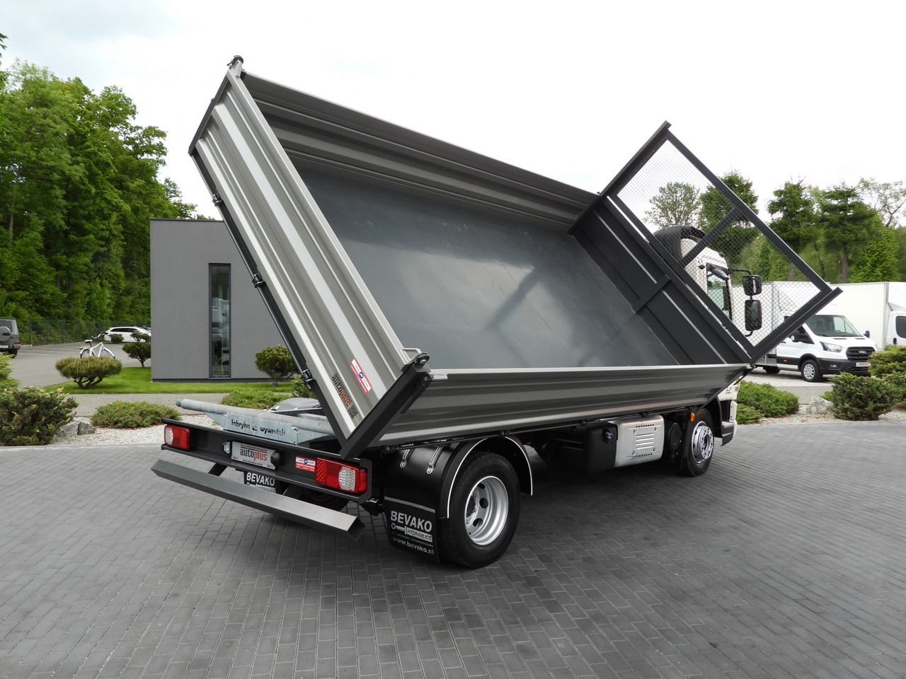 DAF LF 180 THREE-WAY TIPPER CRUISE CONTROL LED LIGHTS AUTOMATIC TRANSMISSION TWIN WHEELS AIR CONDITIONING 180HP - Tippbil lastbil: bild 3 DAF LF 180 THREE-WAY TIPPER CRUISE CONTROL LED LIGHTS AUTOMATIC TRANSMISSION TWIN WHEELS AIR CONDITIONING 180HP - Tippbil lastbil: bild 3